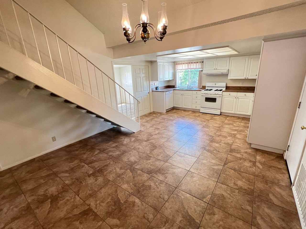 1205 N Piedmont Dr - Photo 6 of 18