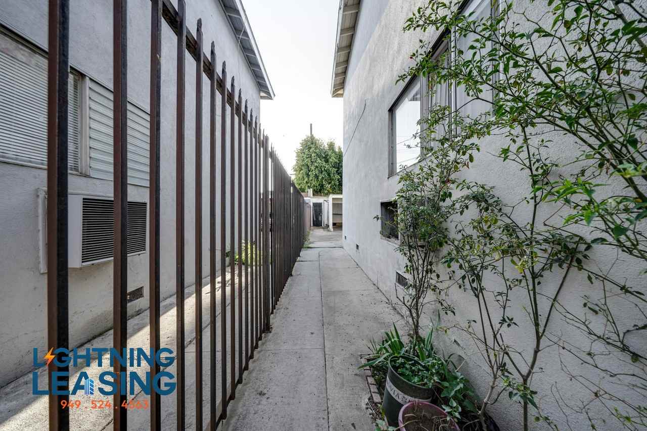 6929 Whitsett Ave #4A - Photo 2 of 25