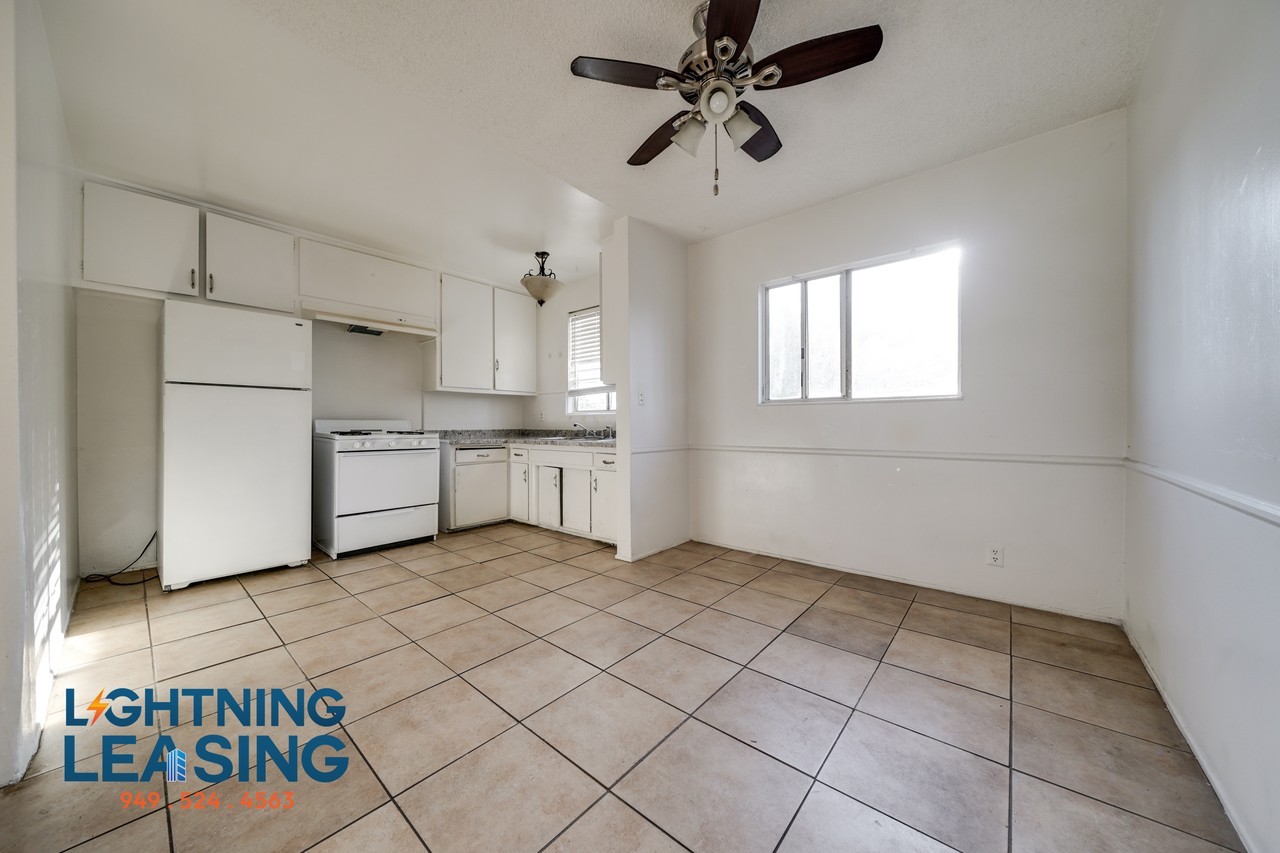 6929 Whitsett Ave #4A - Photo 3 of 25