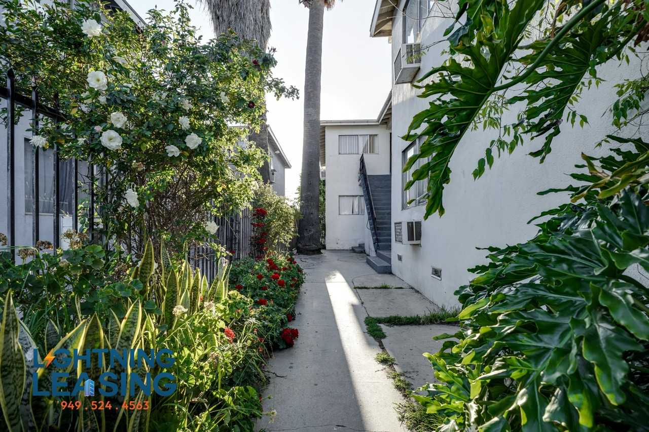 6929 Whitsett Ave #4A - Photo 5 of 25