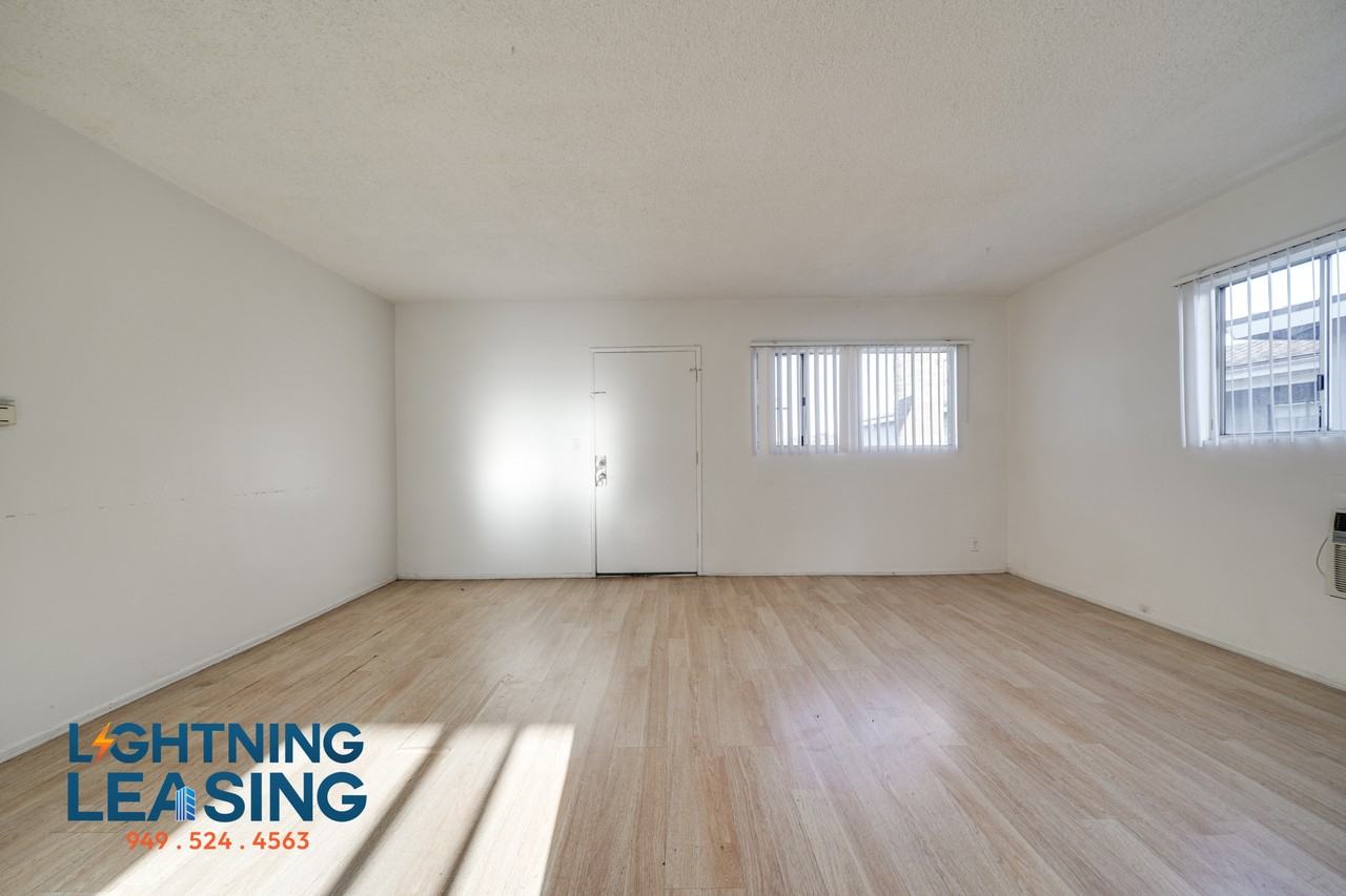 6929 Whitsett Ave #4A - Photo 7 of 25