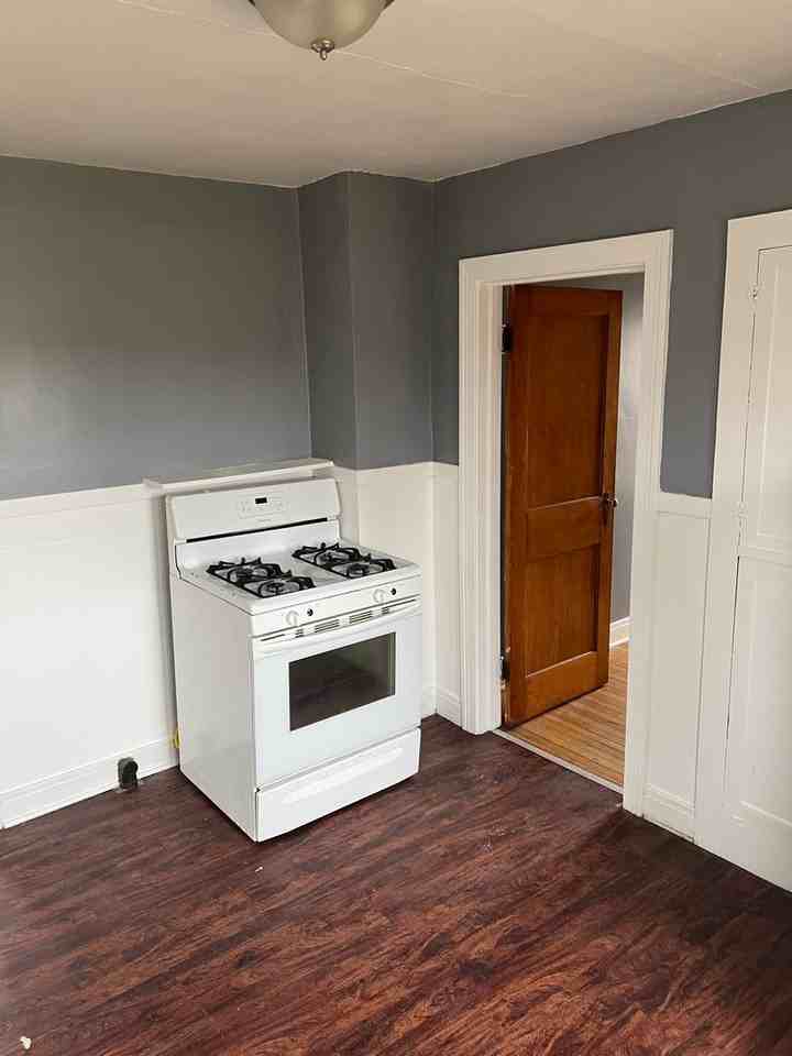 147 Roswell Avenue - Photo 7 of 12