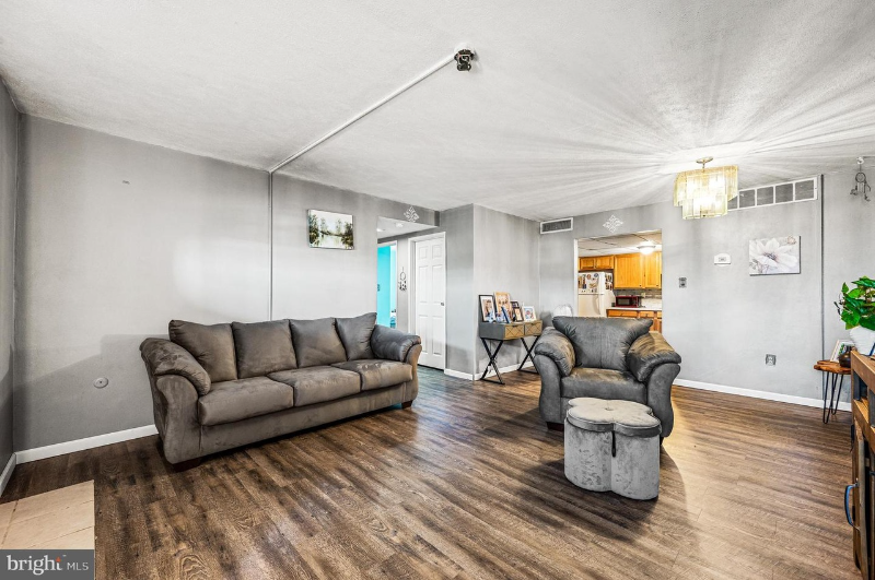 4411 Forest Ln - Photo 3 of 13