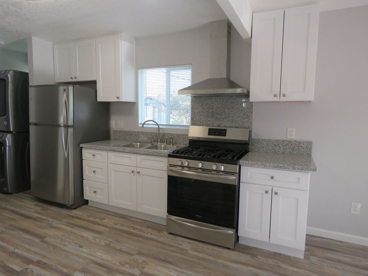 11639 Rosewood Ave - Photo 3 of 13