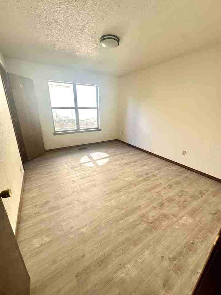 2204 W Boston St - Photo 2 of 14