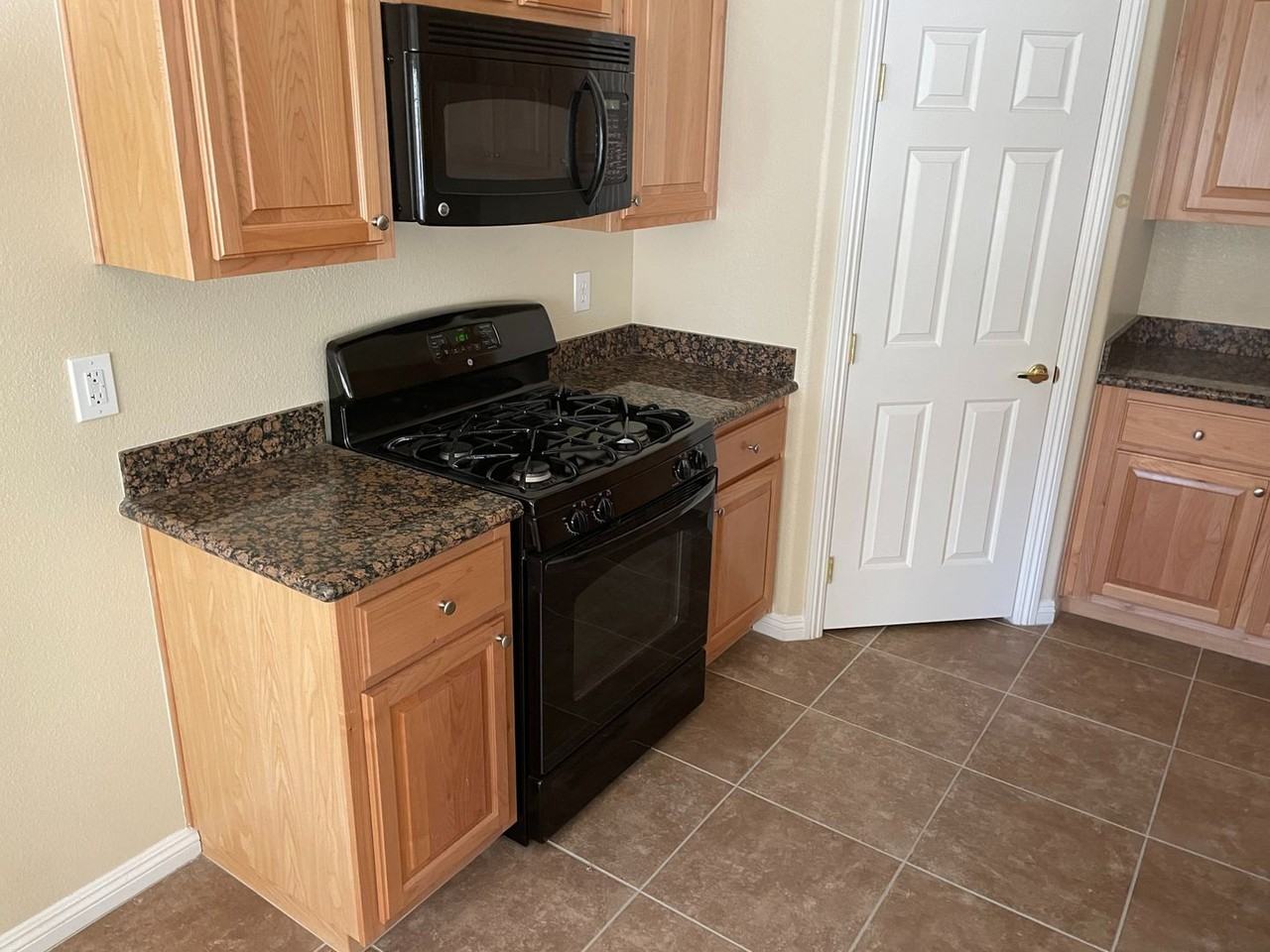 5663 Fast Payout Court - Photo 6 of 49