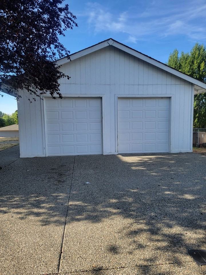 4204 S Alaska St - Photo 6 of 23