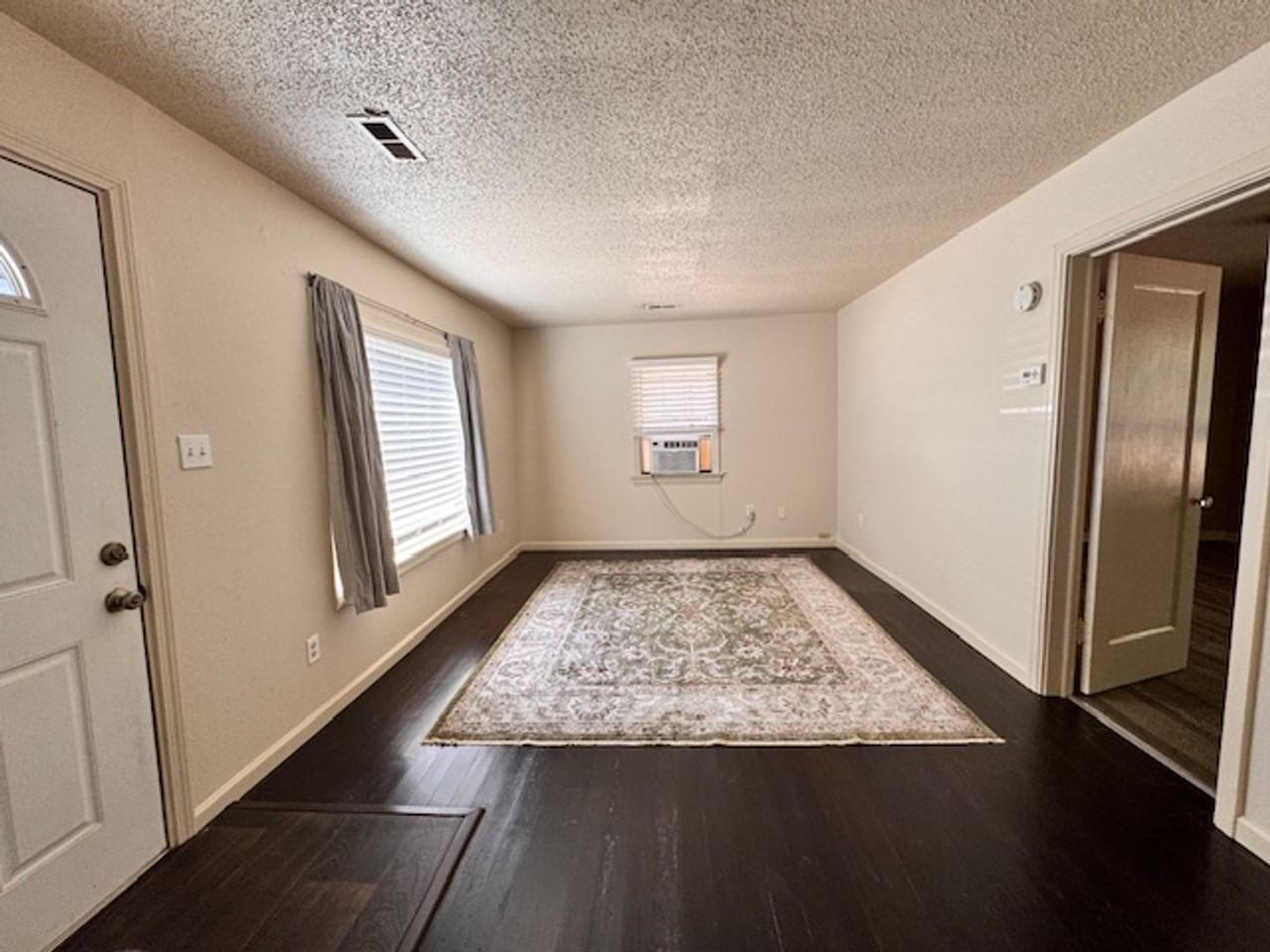 2808 W Woodlawn Ave - Photo 3 of 11