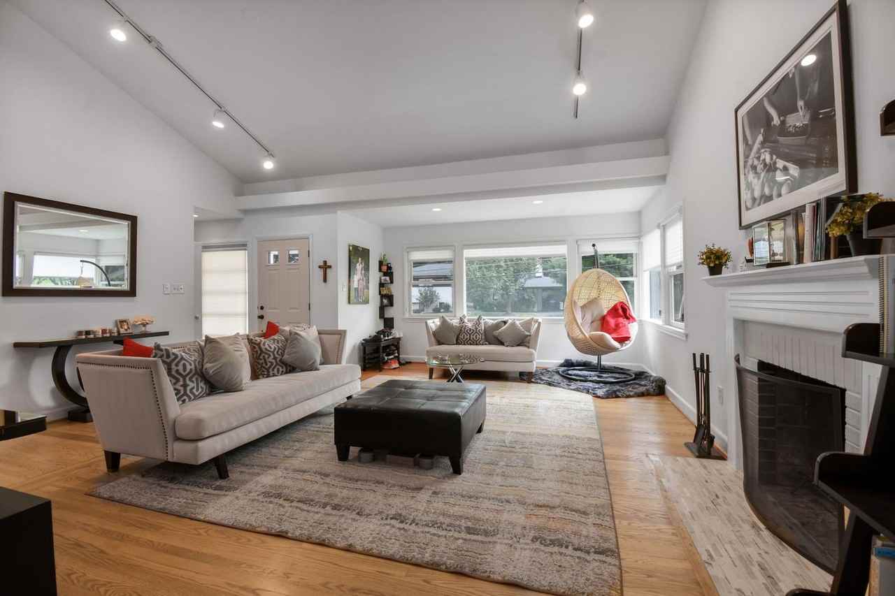 7902 Rocton Ave - Photo 3 of 19