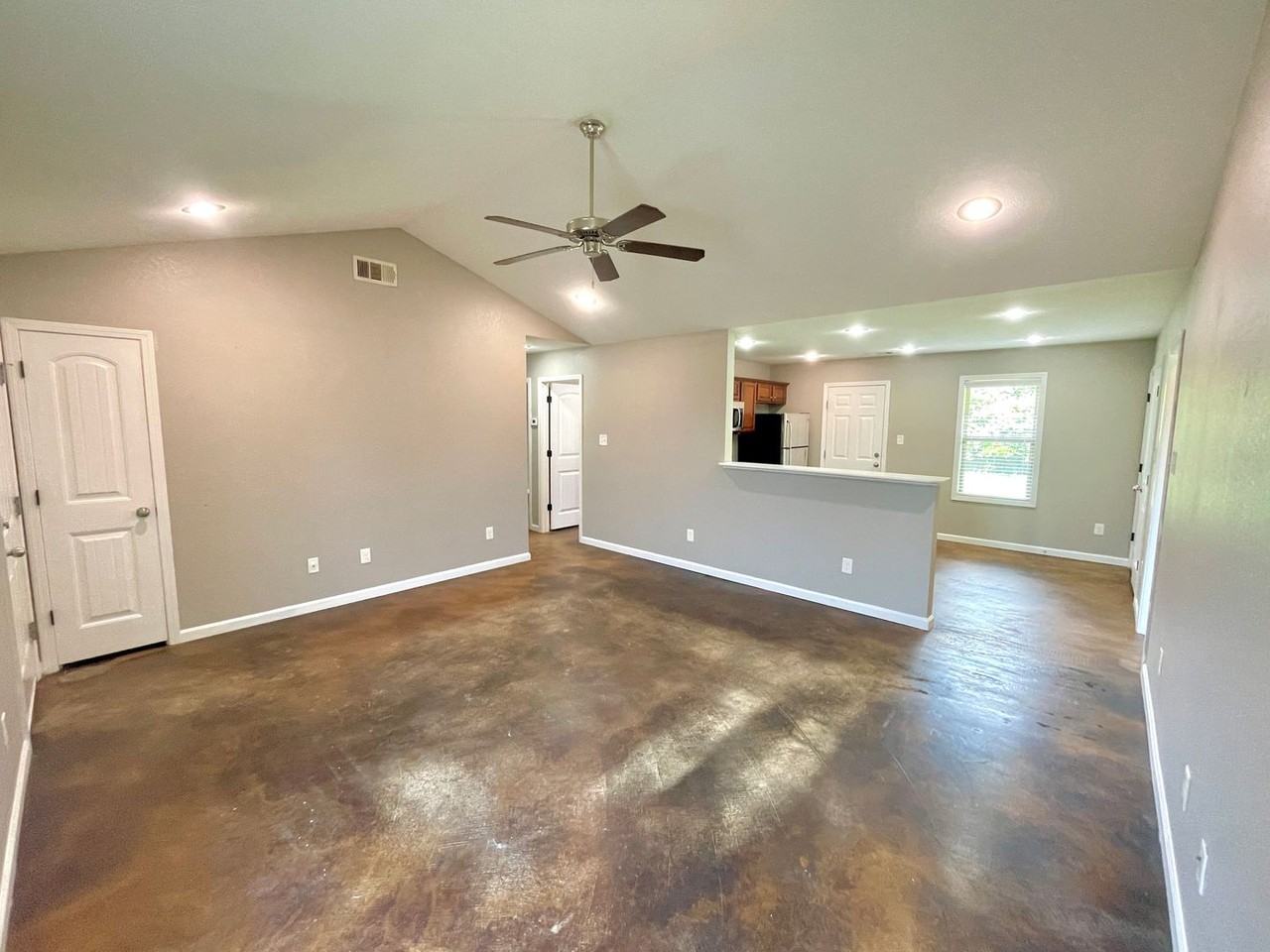 1721 Tara Dr - Photo 2 of 17