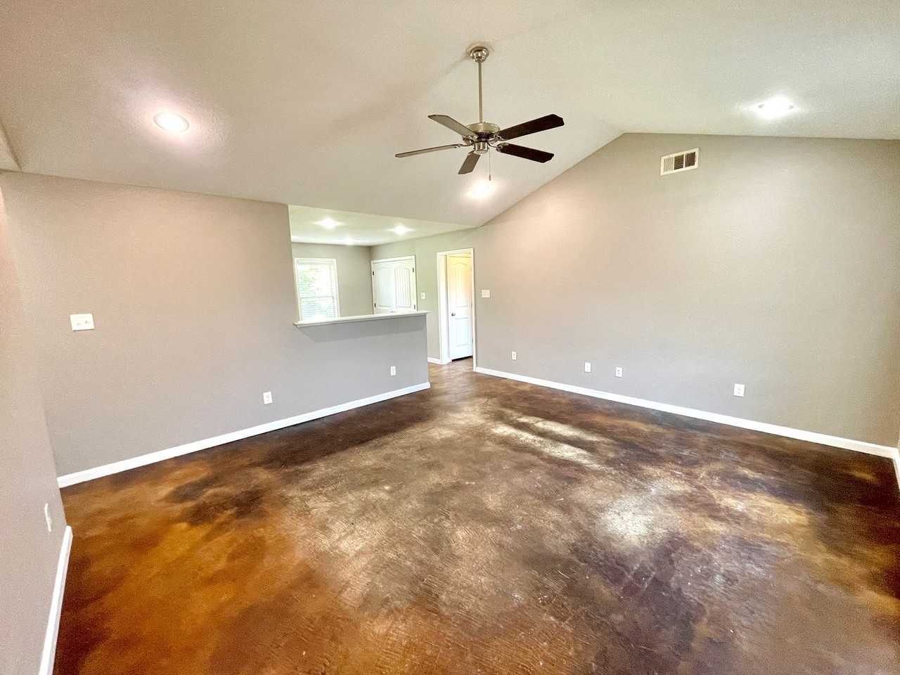 1721 Tara Dr - Photo 3 of 17