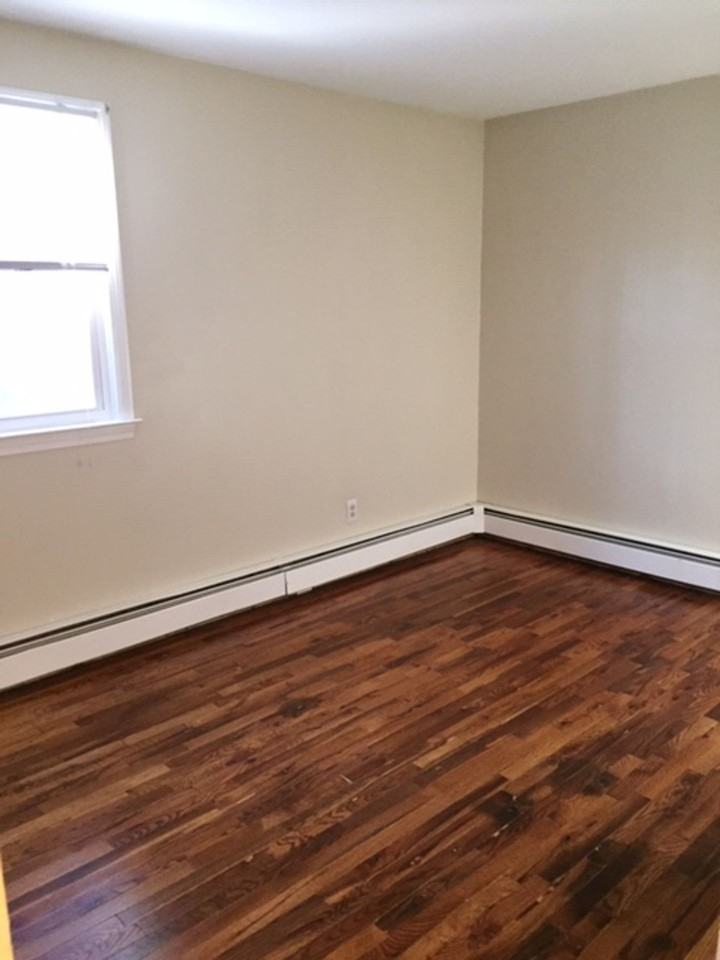 HEAT & HOT WATER INCLUDED - Photo 7 of 16