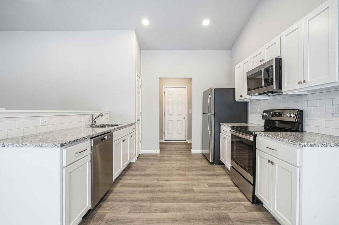 2201 Macatawa Ln - Photo 2 of 17