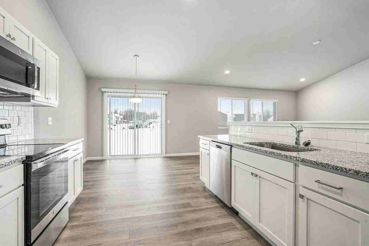 2201 Macatawa Ln - Photo 3 of 17