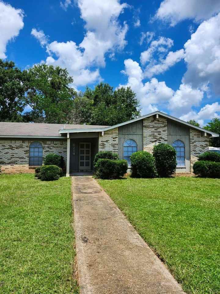 6214 Palos Ct - Photo 2 of 17