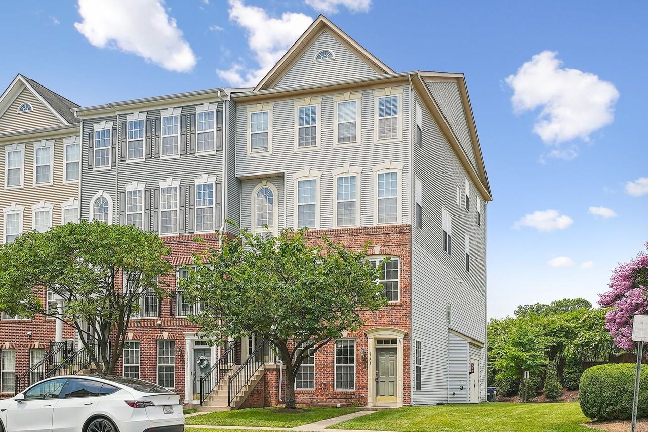 15503 John Diskin Cir - Photo 3 of 38