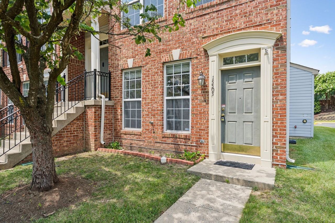 15503 John Diskin Cir - Photo 5 of 38