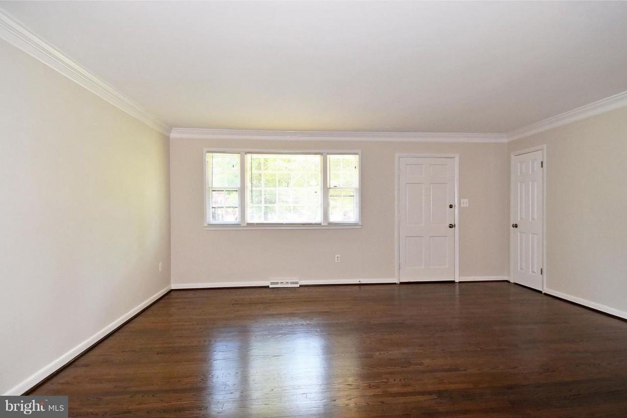 8800 Mcnair Dr - Photo 2 of 20