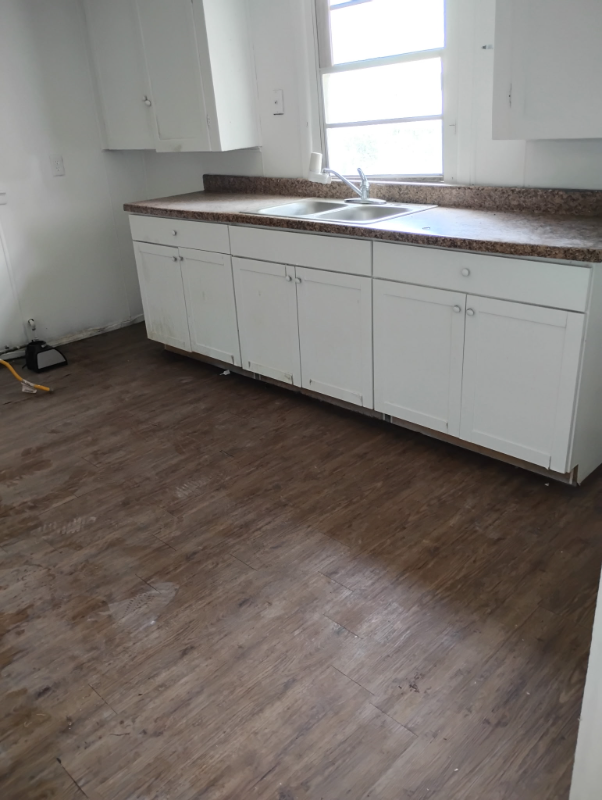 401 Berry St - Photo 2 of 3