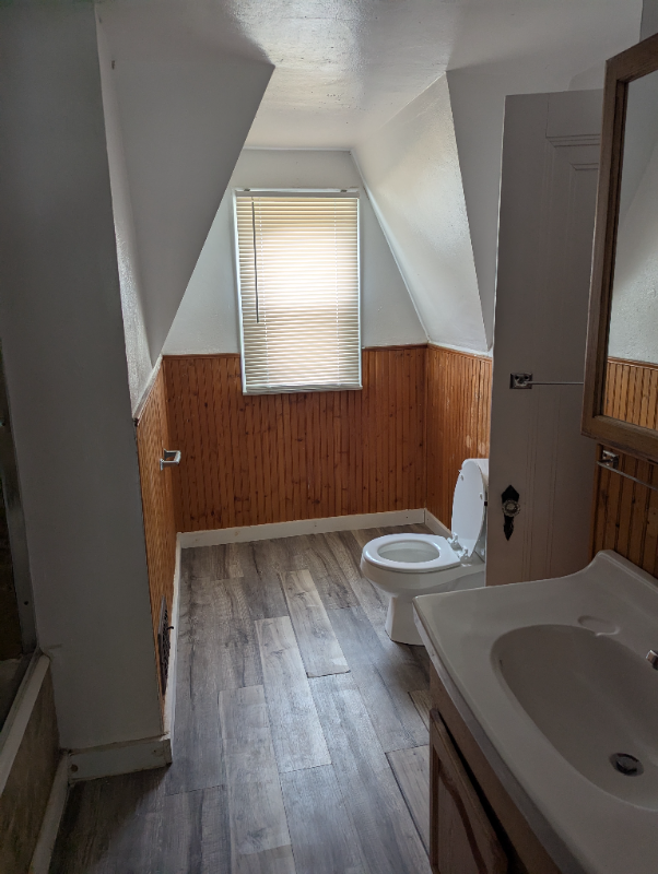 367 Laird Ave Se - Photo 4 of 13