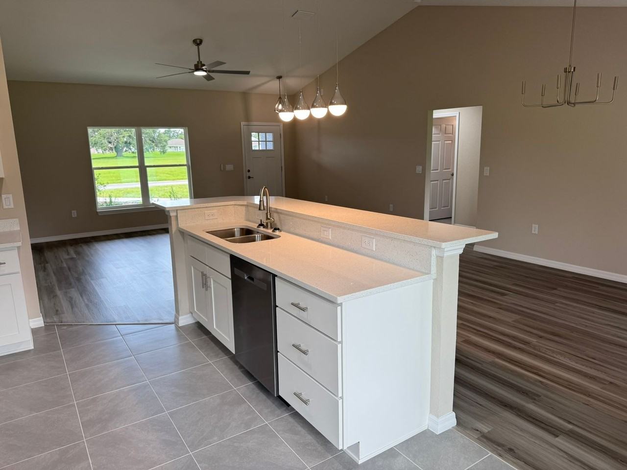 2435 Southeast 75th Boulevard - Photo 2 of 20