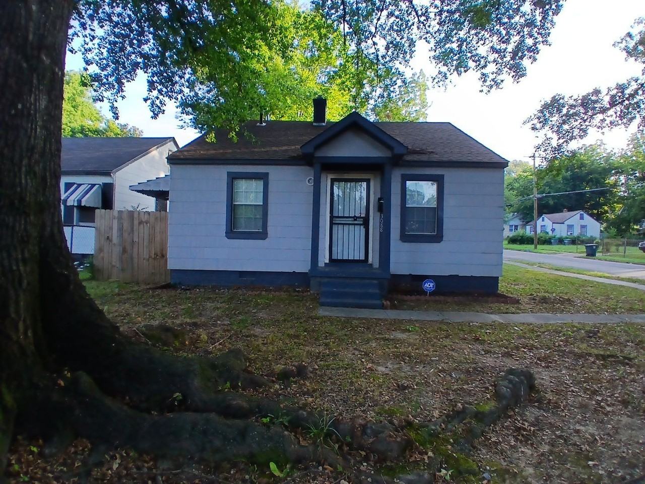 3088 Manhattan Ave #HW - Photo 2 of 9