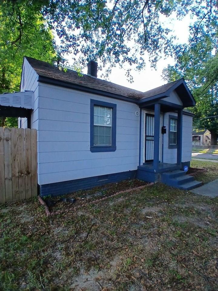 3088 Manhattan Ave #HW - Photo 3 of 9