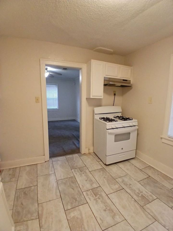 3088 Manhattan Ave #HW - Photo 5 of 9