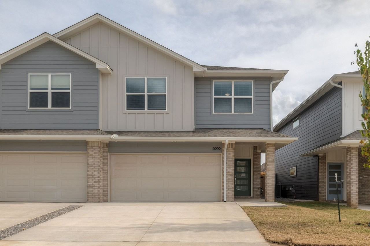 8909 Nw 109th Ln - Photo 2 of 35