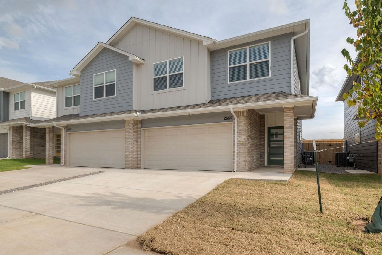 8909 Nw 109th Ln - Photo 3 of 35