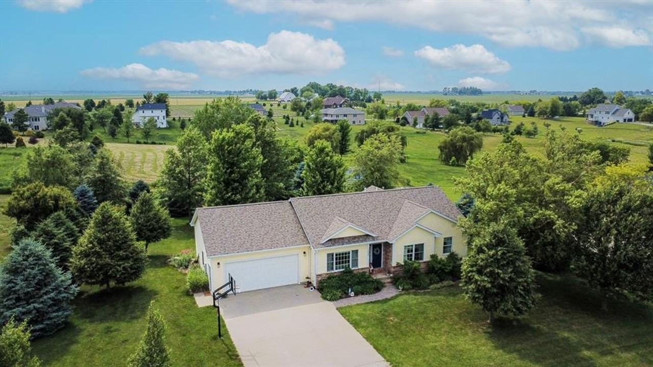 1639 Briar Ln - Photo 2 of 21