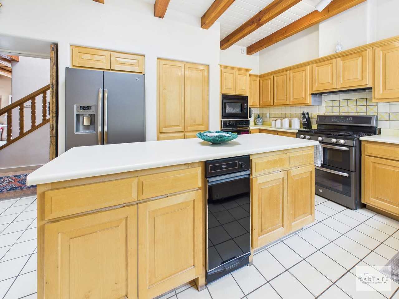 663 Garcia St - Photo 7 of 33