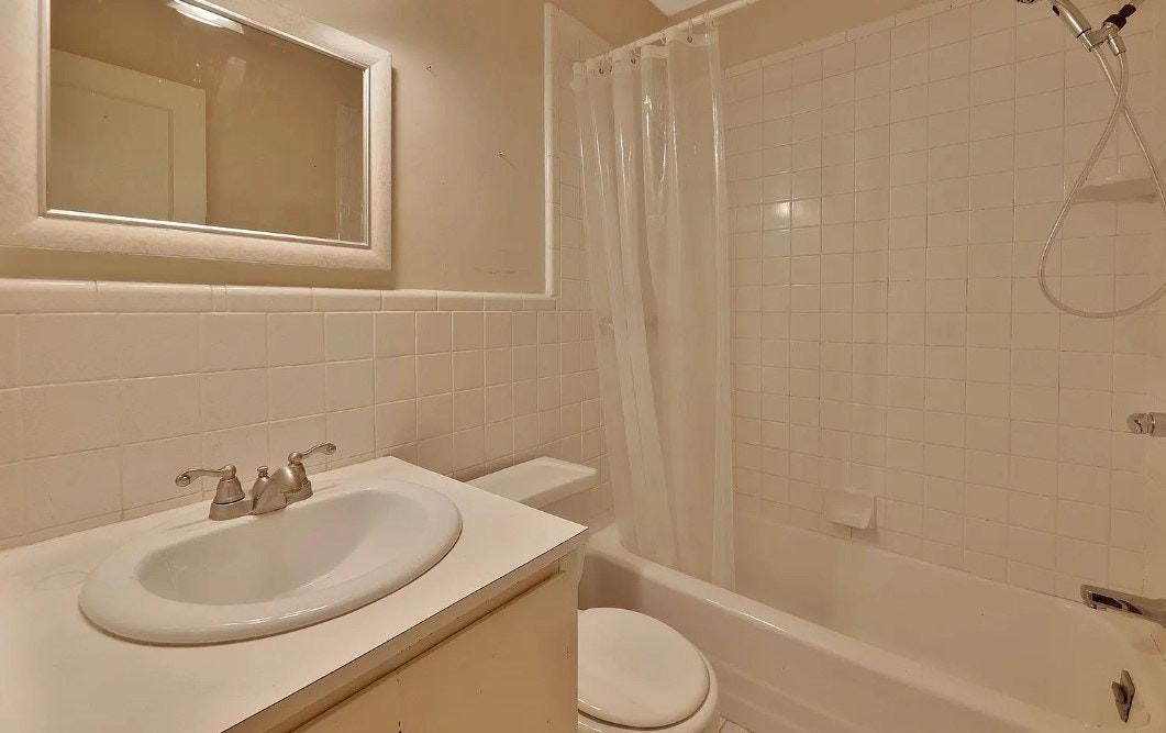 1544 N Sedgwick St - Photo 2 of 8