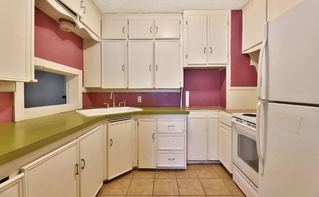 1544 N Sedgwick St - Photo 3 of 8
