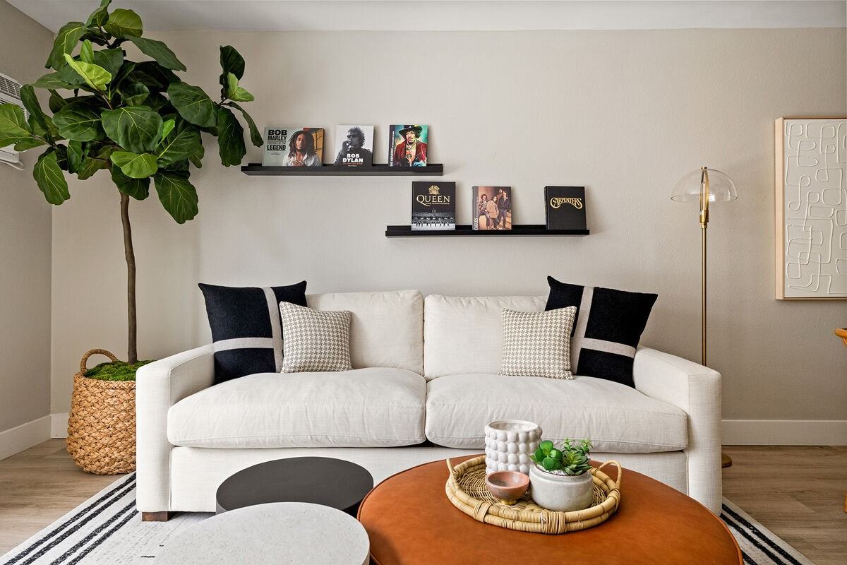 Lyric - Photo 5 of 24