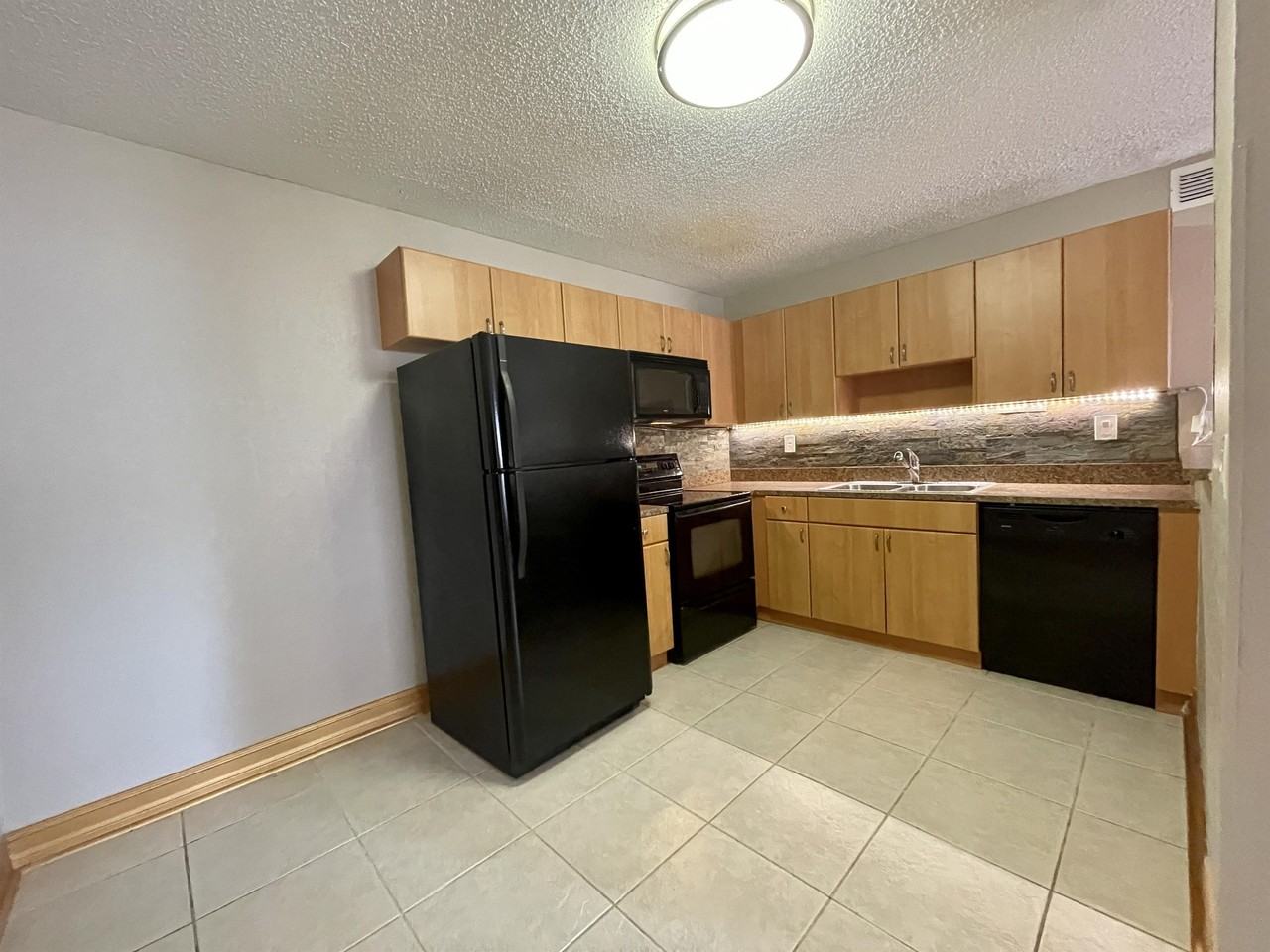 Voyager Boulevard 21032 - Photo 2 of 41