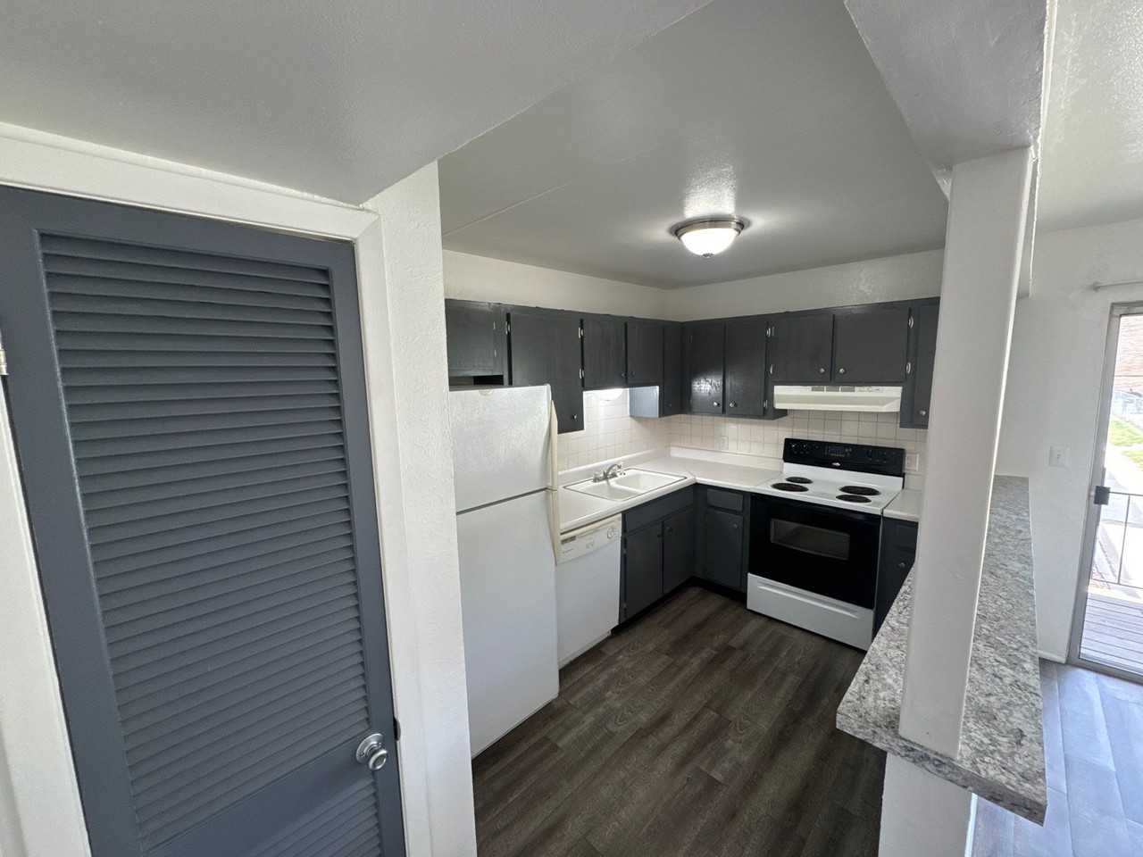 1001 South State Fair Boulevard - Photo 4 of 7