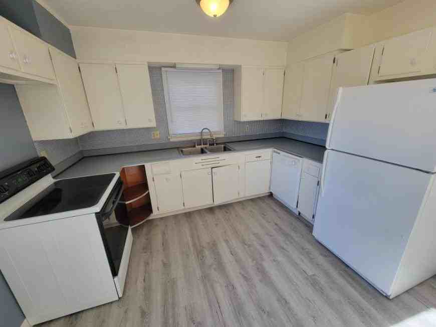 4528 Murphy Ave - Photo 3 of 10