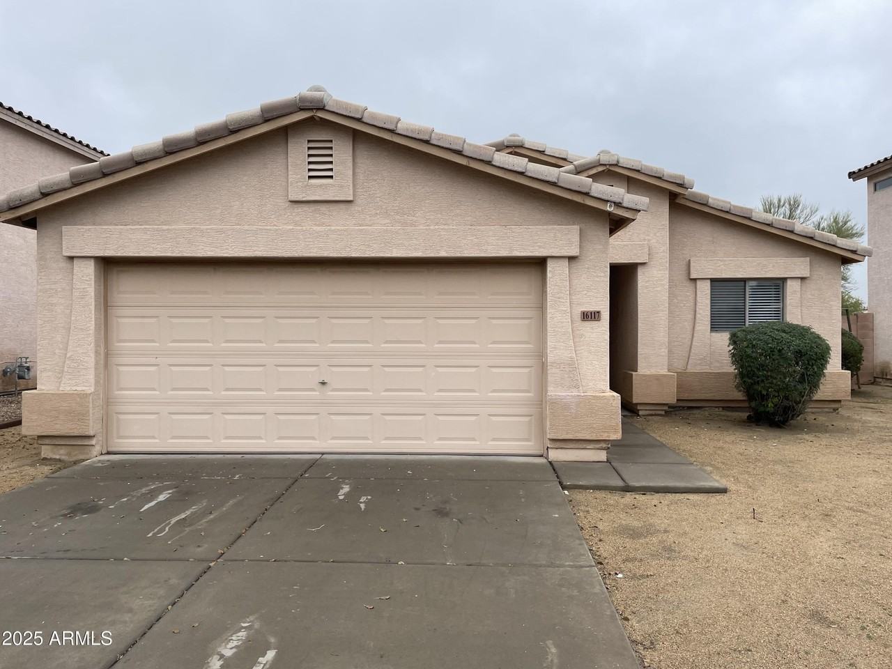 16117 W Monroe St - Photo 2 of 15