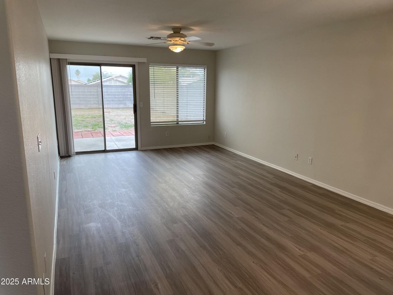 16117 W Monroe St - Photo 4 of 15