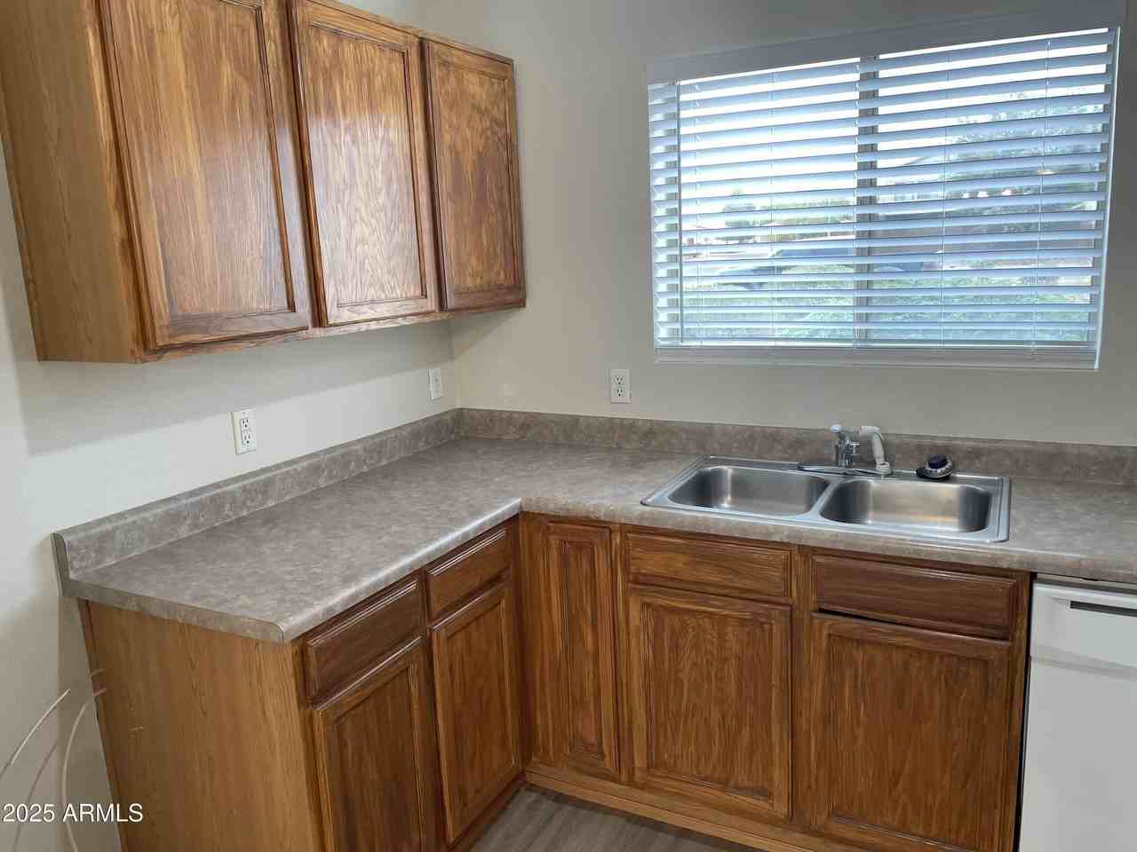 16117 W Monroe St - Photo 6 of 15