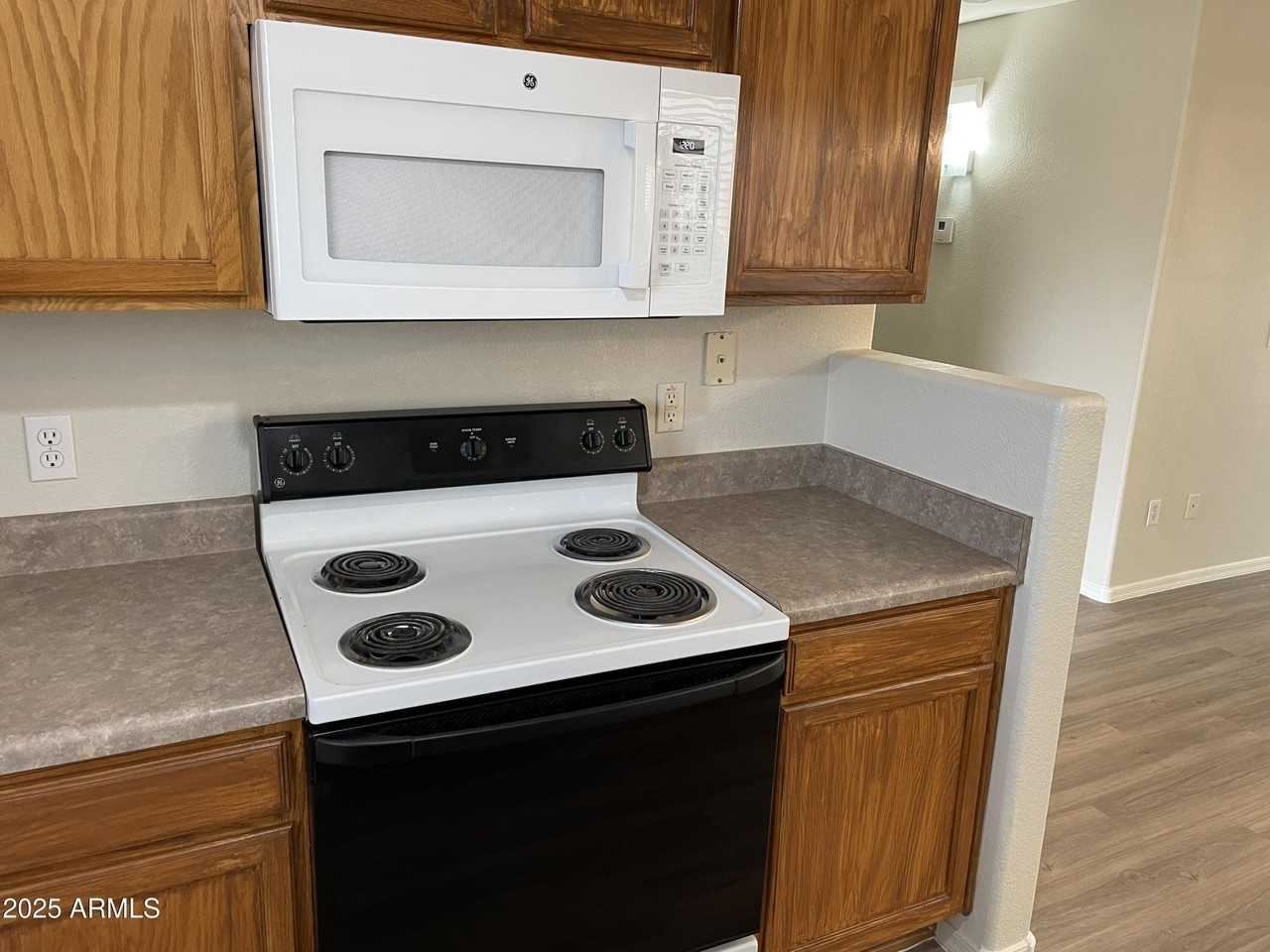 16117 W Monroe St - Photo 7 of 15