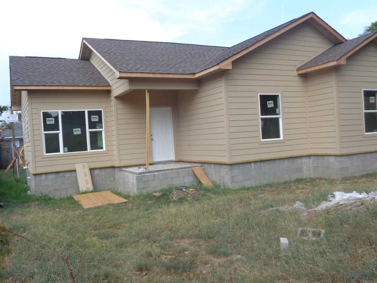 1202 W 11th St - Photo 3 of 6