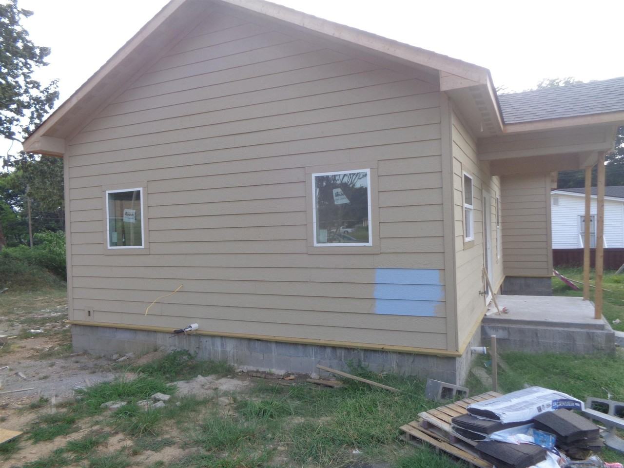 1202 W 11th St - Photo 4 of 6