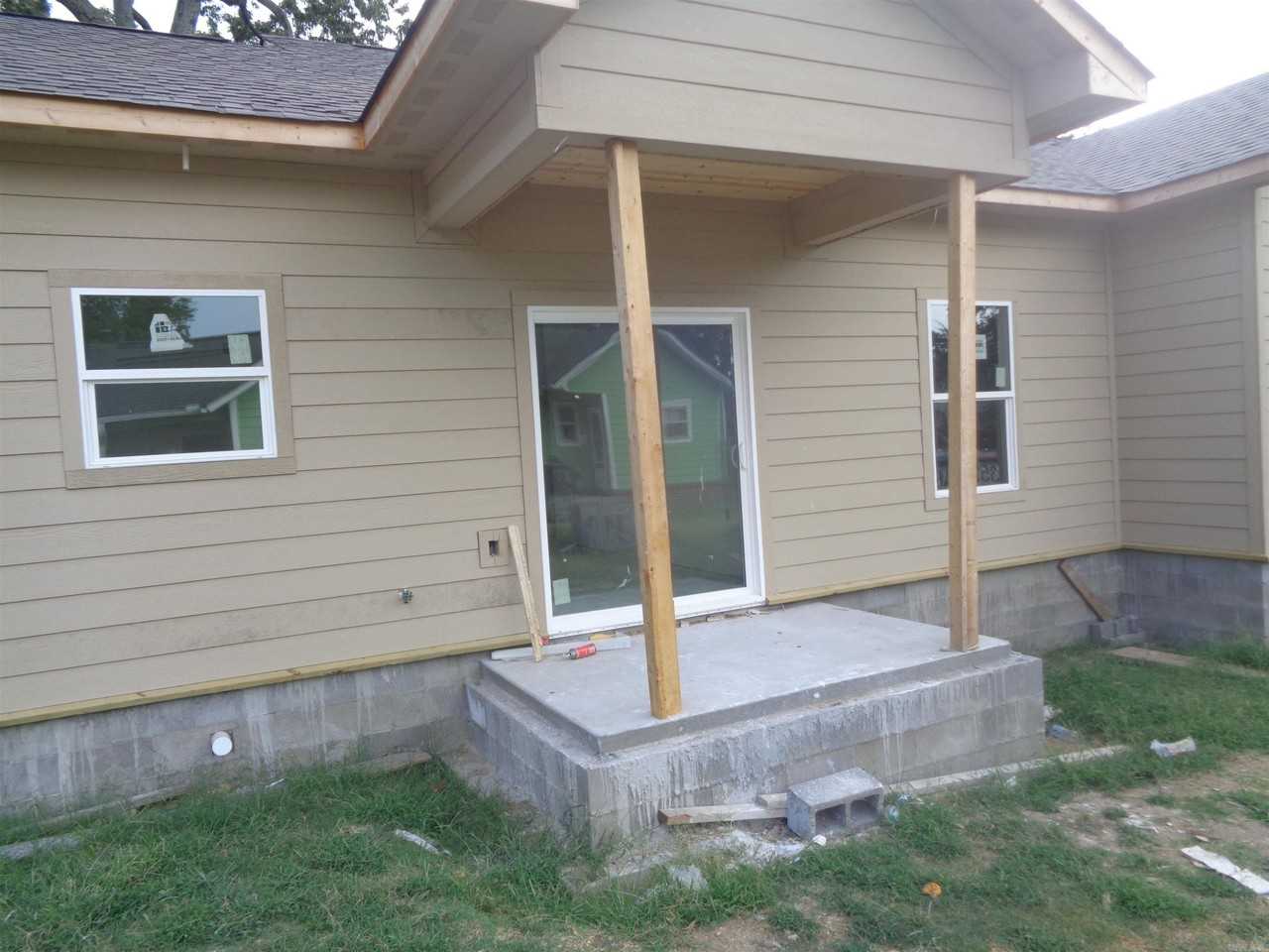 1202 W 11th St - Photo 5 of 6