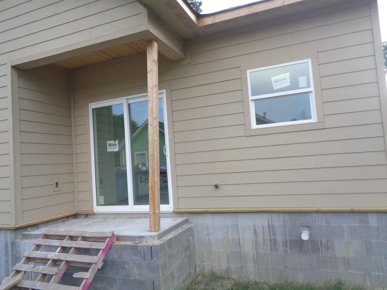 1202 W 11th St - Photo 6 of 6