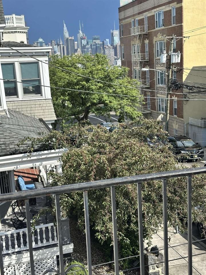 22 46th St #2 - Photo 6 of 7