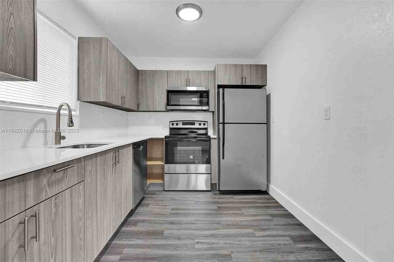 5753 NW 6 AVE #5751 - Photo 4 of 15