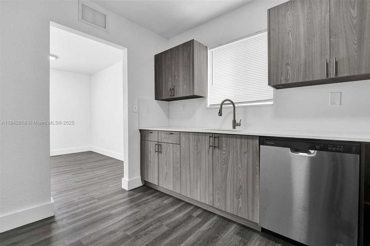 5753 NW 6 AVE #5751 - Photo 5 of 15