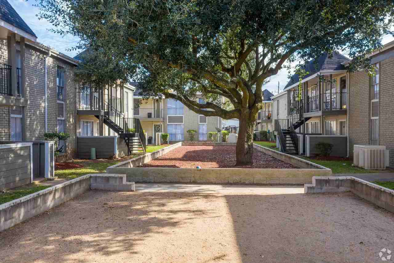 6910 Old North Belt Dr - Photo 3 of 6